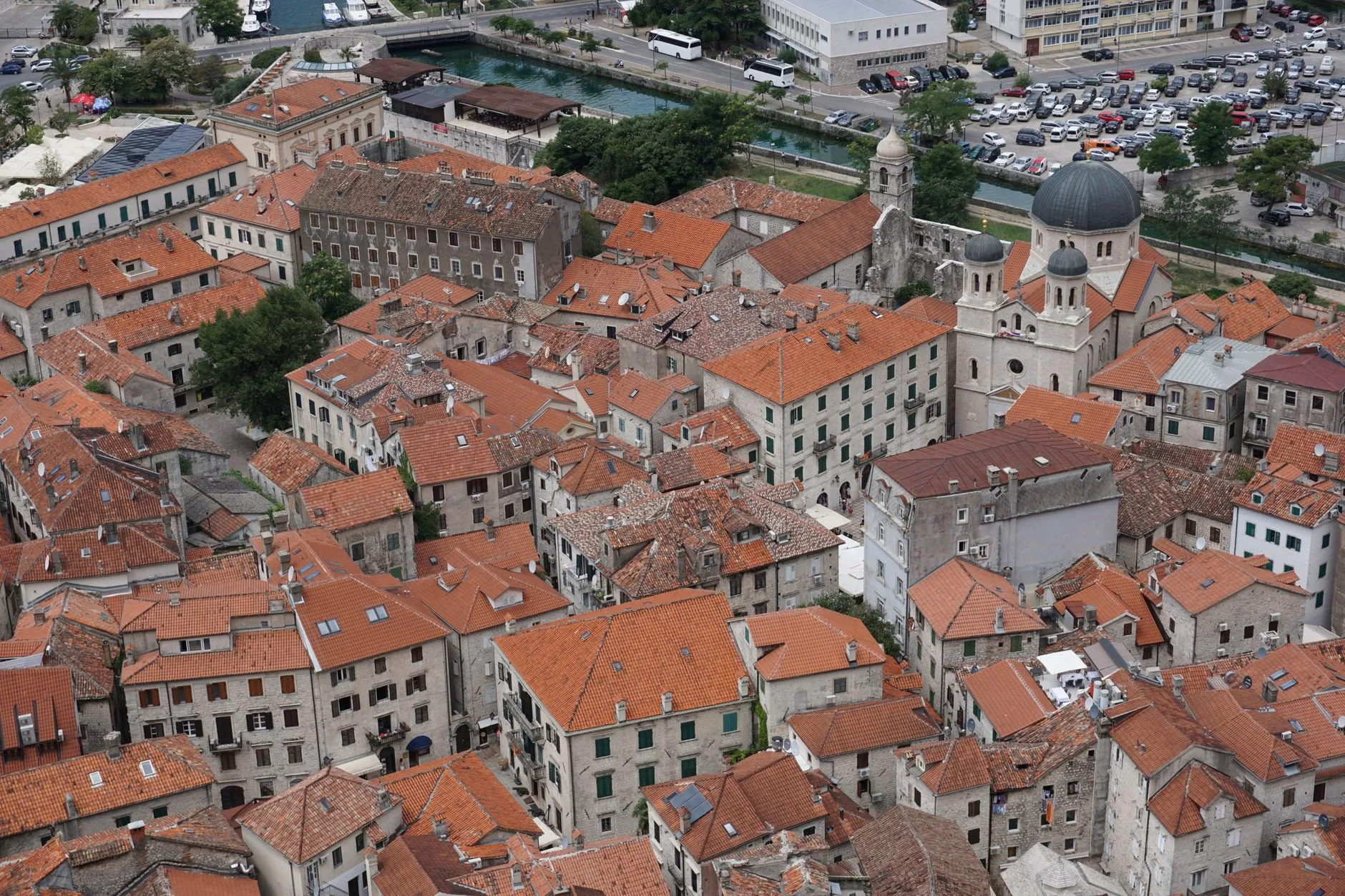 Vieille ville de Kotor, zone interdite de vol pour drone