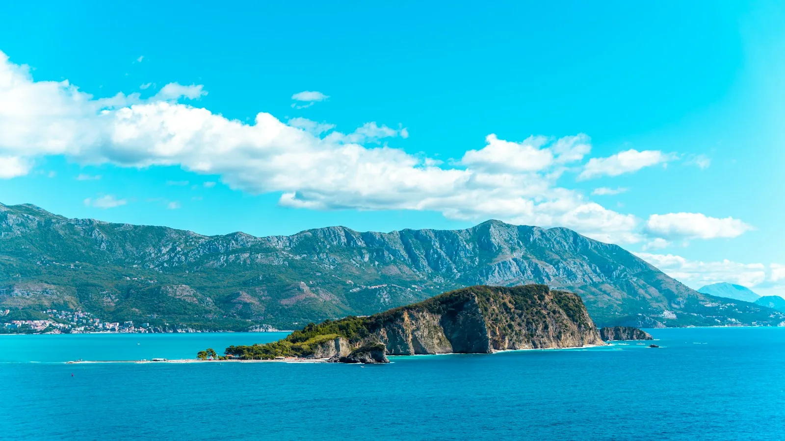 Kotor ou Budva : lequel choisir avec une voiture ?
